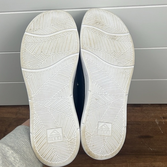 Reef water coast women’s size 11 black and pink perforated  water shoes - Picture 8 of 8